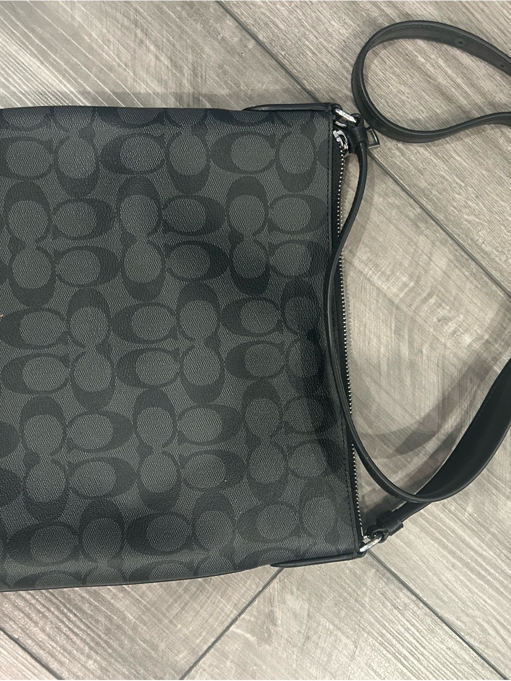 Coach women’s Signature Messenger Bag in Black/Gray - Picture 2 of 7